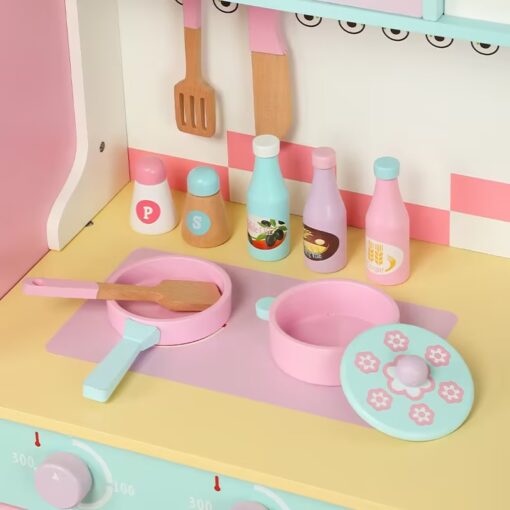 toy kitchen Lama 2.jpg